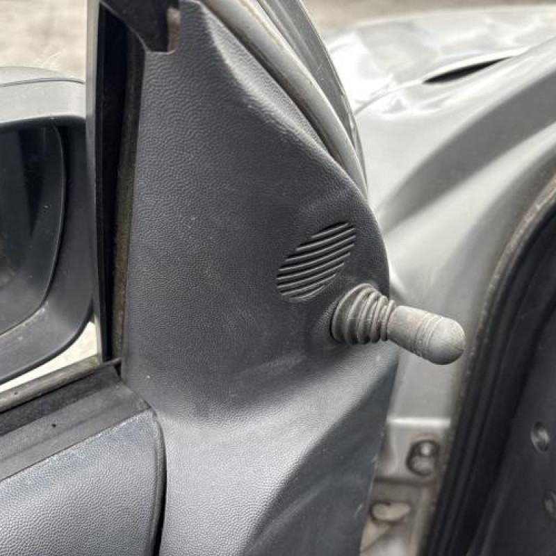 Poignee porte avant gauche OPEL CORSA C Photo n°13