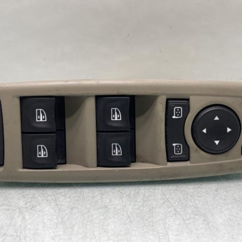 Interrupteur de leve vitre avant gauche RENAULT MEGANE 3 Photo n°1