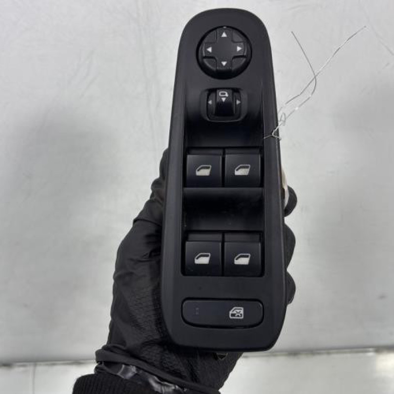 Interrupteur de leve vitre avant gauche PEUGEOT 308 2 Photo n°1