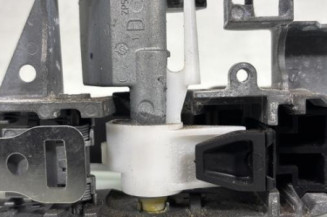 Poignee porte arriere droit PEUGEOT 5008 1