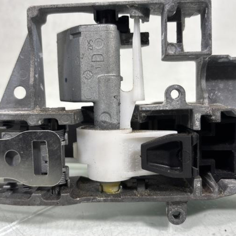 Poignee porte arriere droit PEUGEOT 5008 1 Photo n°3