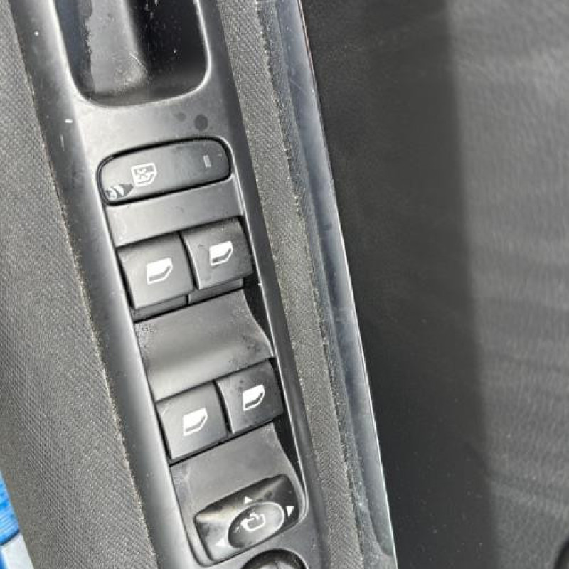 Poignee porte arriere droit PEUGEOT 5008 1 Photo n°19