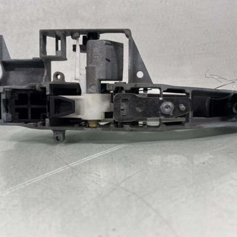 Poignee porte arriere gauche PEUGEOT 5008 1 Photo n°4