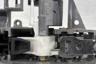 Poignee porte arriere gauche PEUGEOT 5008 1