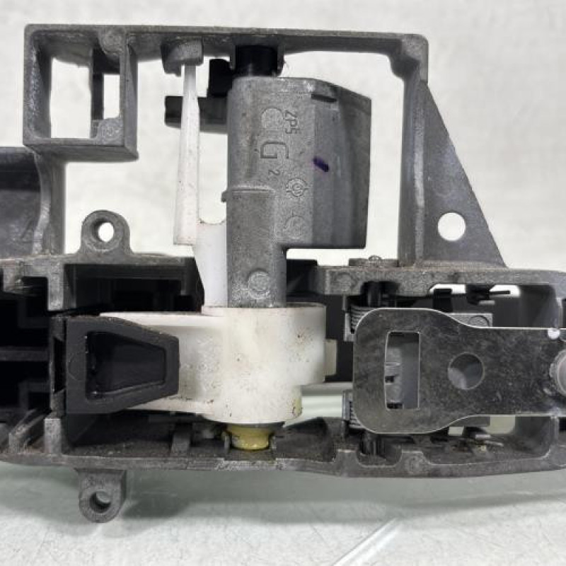 Poignee porte arriere gauche PEUGEOT 5008 1 Photo n°5