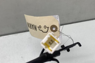 Attache ceinture avant gauche PEUGEOT 5008 1