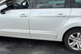 Attache ceinture avant gauche PEUGEOT 5008 1