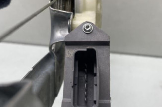 Leve vitre electrique avant gauche PEUGEOT 5008 1