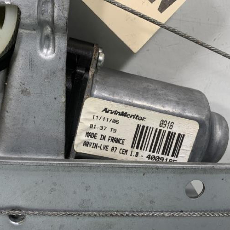 Leve vitre electrique arriere droit PEUGEOT 207 Photo n°3