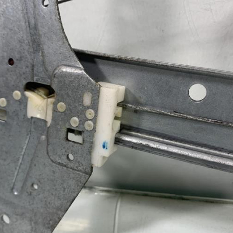 Leve vitre electrique arriere droit PEUGEOT 207 Photo n°6