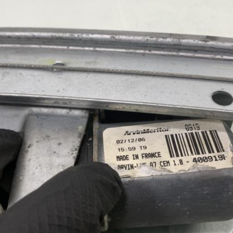 Leve vitre electrique arriere gauche PEUGEOT 207 Photo n°6