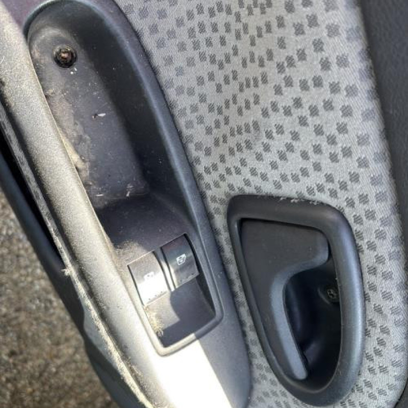 Boitier air bag RENAULT CLIO 2 CAMPUS Photo n°13