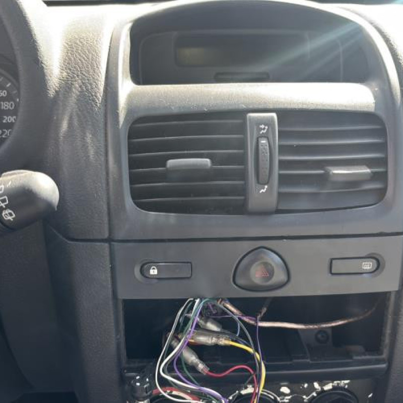 Boitier air bag RENAULT CLIO 2 CAMPUS Photo n°19