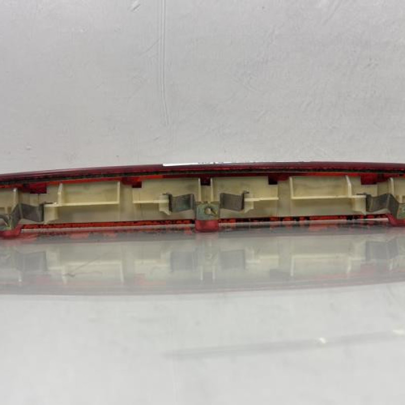 Feu arriere stop central VOLKSWAGEN POLO 4 Photo n°4