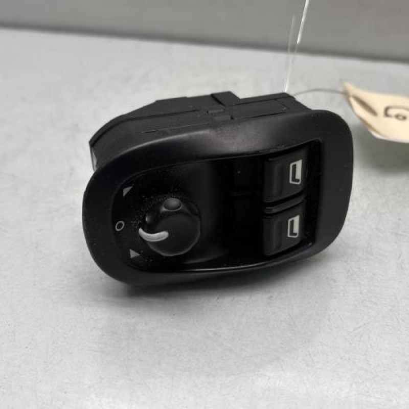 Interrupteur de leve vitre avant gauche PEUGEOT 206 Photo n°1