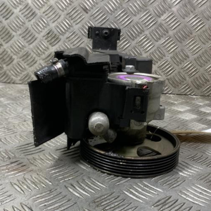 Pompe de direction PEUGEOT 206 Photo n°1