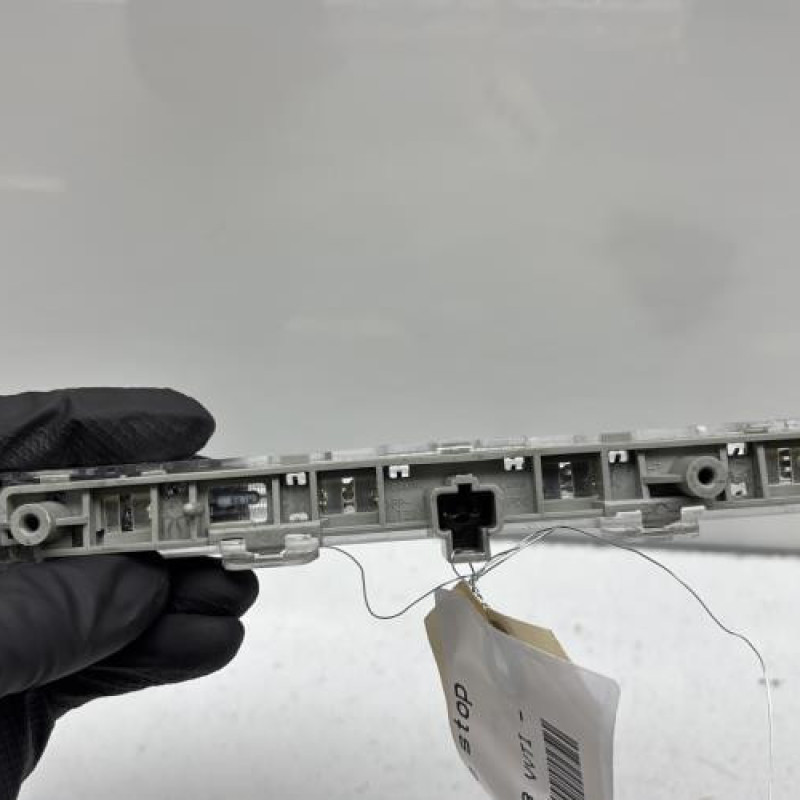 Feu arriere stop central TOYOTA YARIS 2 Photo n°2