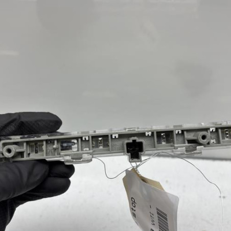 Feu arriere stop central TOYOTA YARIS 2