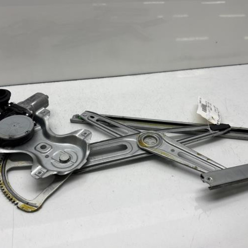 Leve vitre electrique avant droit TOYOTA YARIS 2 Photo n°1