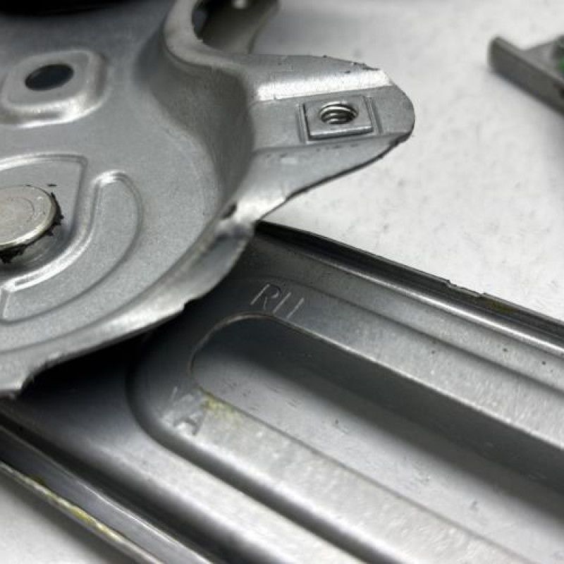 Leve vitre electrique avant droit TOYOTA YARIS 2 Photo n°4