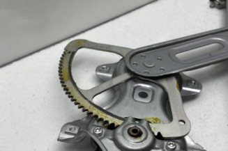 Leve vitre electrique avant droit TOYOTA YARIS 2