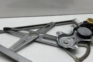 Leve vitre electrique avant gauche TOYOTA YARIS 2 Photo n°1