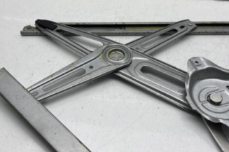 Leve vitre electrique avant gauche TOYOTA YARIS 2