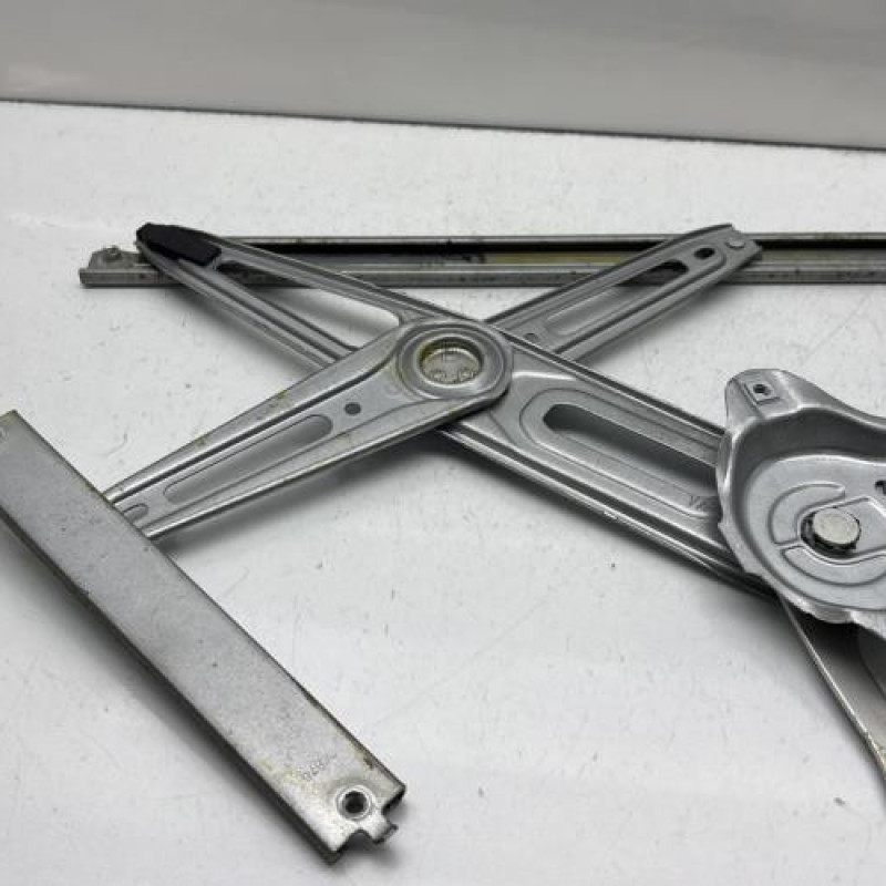 Leve vitre electrique avant gauche TOYOTA YARIS 2 Photo n°2