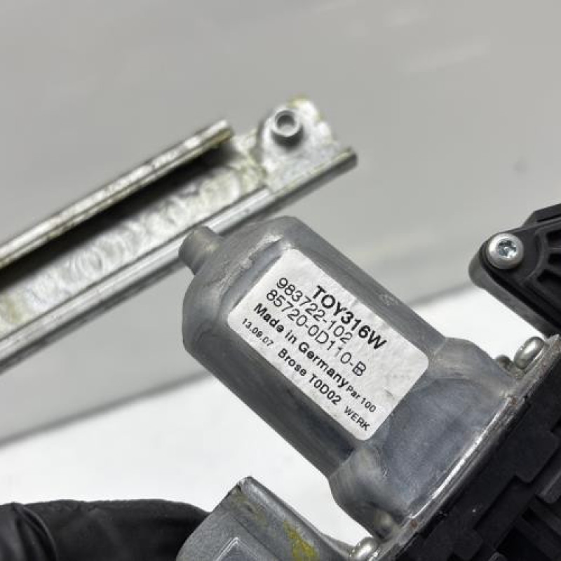 Leve vitre electrique avant gauche TOYOTA YARIS 2 Photo n°6