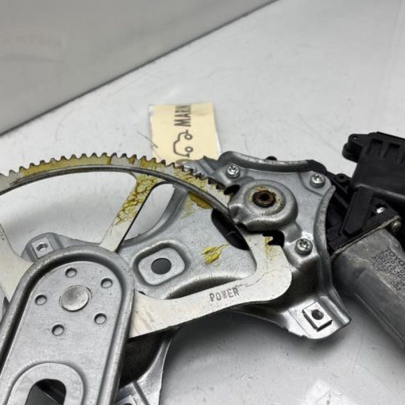 Leve vitre electrique avant gauche TOYOTA YARIS 2 Photo n°8