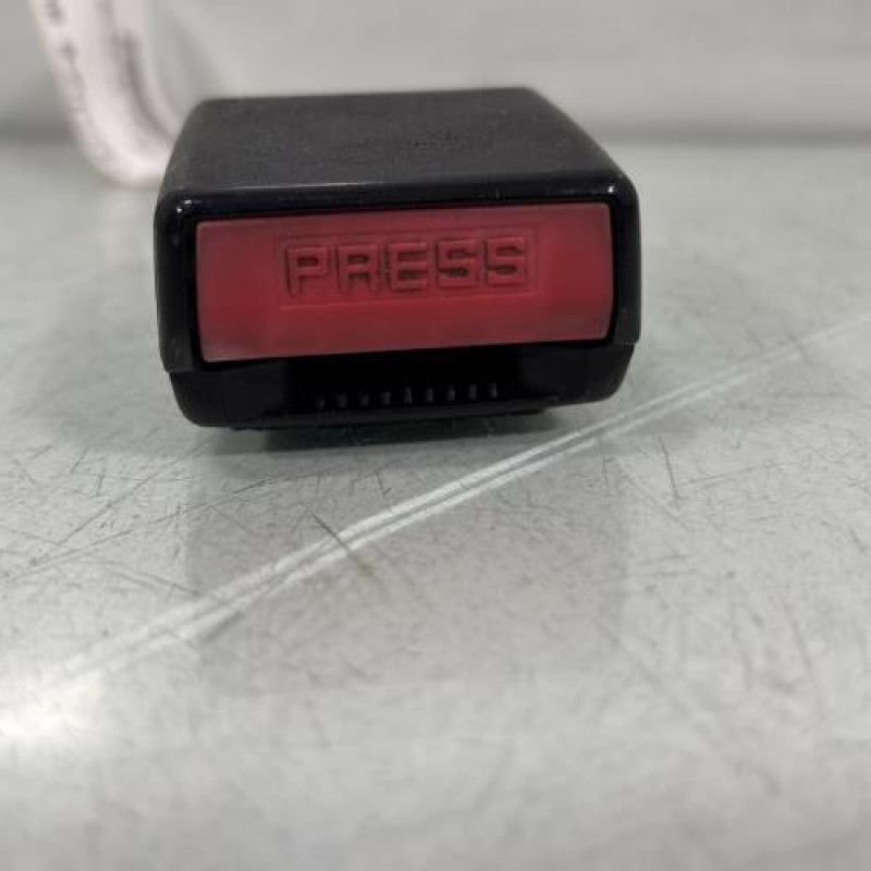 Attache ceinture avant droit DACIA SANDERO 1 Photo n°3