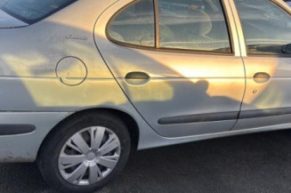 Train arriere complet RENAULT MEGANE 1