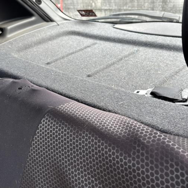 Attache ceinture avant droit DACIA SANDERO 1 Photo n°18