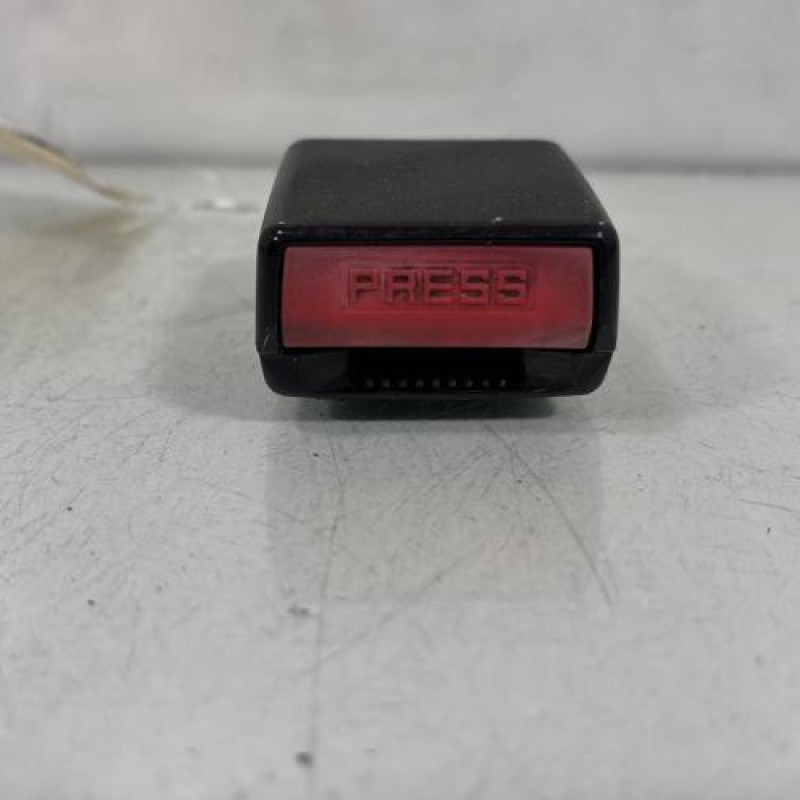 Attache ceinture avant gauche DACIA SANDERO 1 Photo n°3