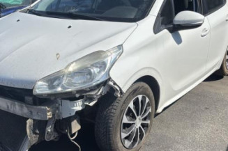 Charniere de capot PEUGEOT 208 1