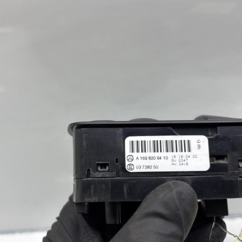 Interrupteur de leve vitre avant gauche MERCEDES CLASSE A 169 Photo n°6