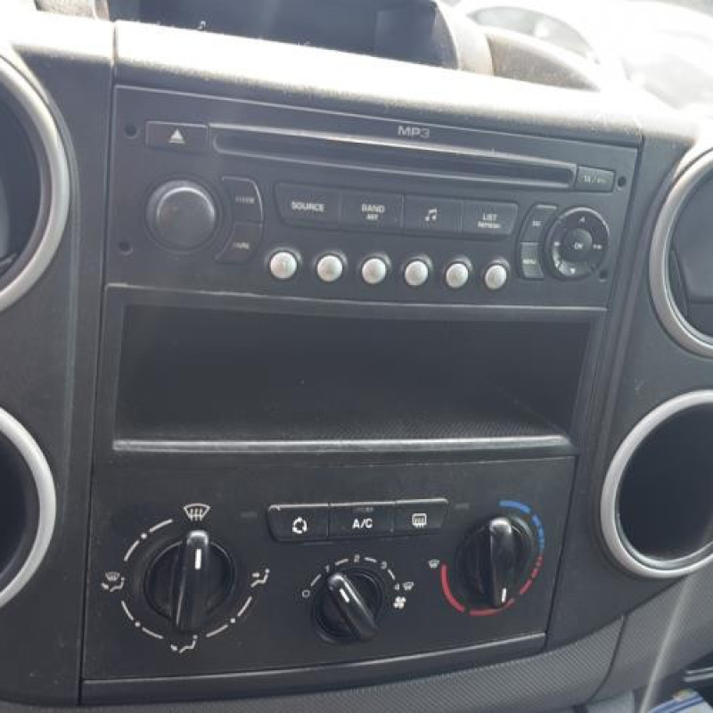 Attache ceinture avant gauche CITROEN BERLINGO 2 Photo n°18