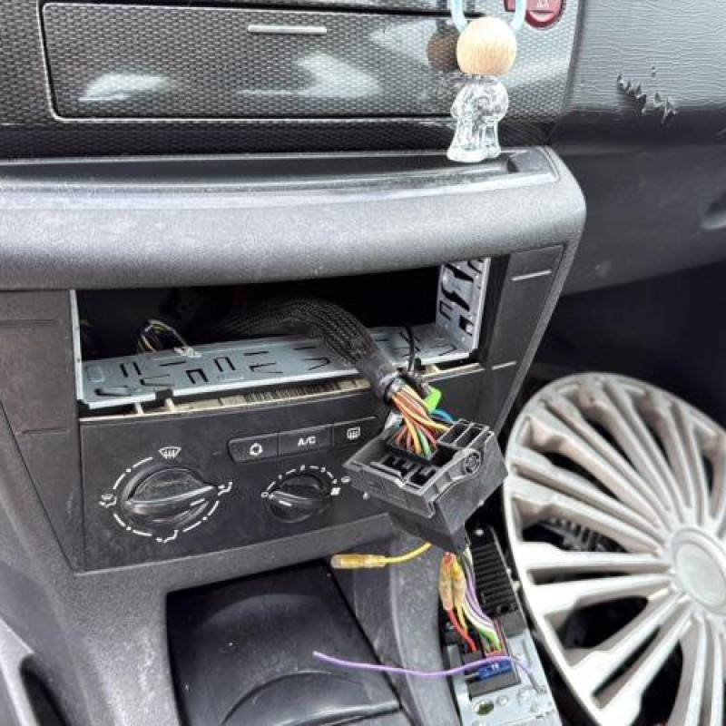 Attache ceinture avant droit CITROEN C4 1 Photo n°15