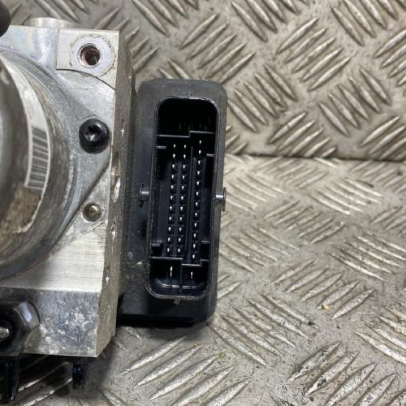 Bloc ABS (freins anti-blocage) HYUNDAI I 20 2 Photo n°3