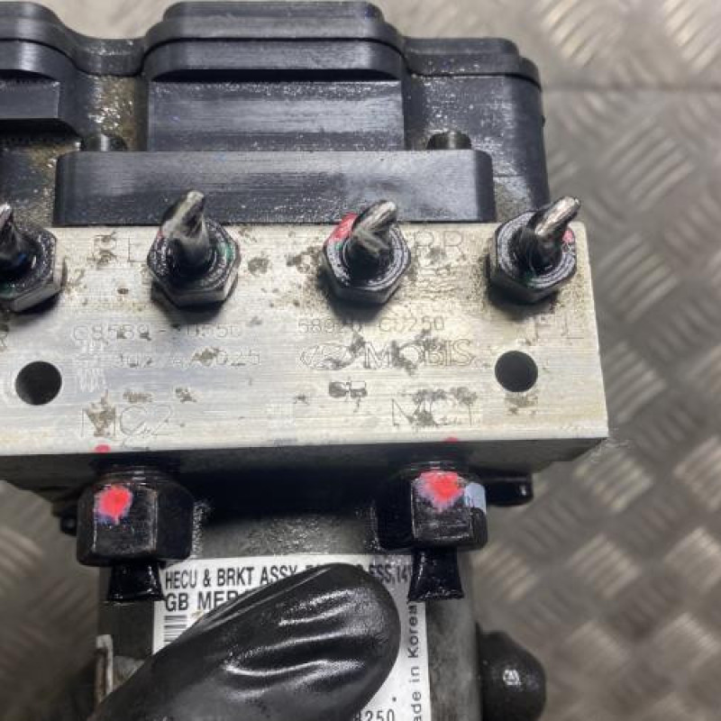 Bloc ABS (freins anti-blocage) HYUNDAI I 20 2 Photo n°4