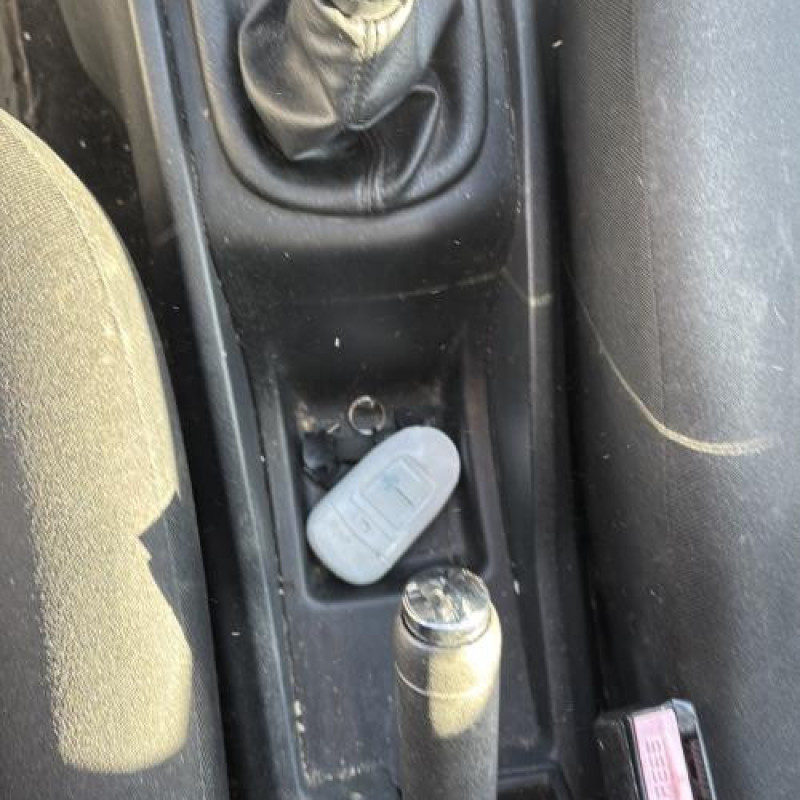 Attache ceinture avant gauche PEUGEOT 207 Photo n°20