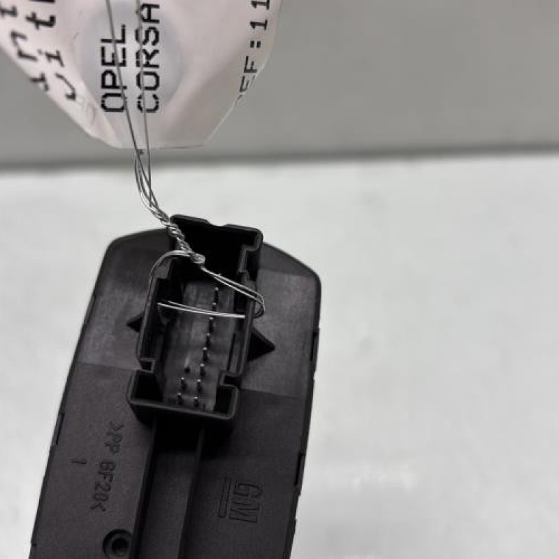 Interrupteur de leve vitre avant gauche OPEL CORSA E Photo n°4