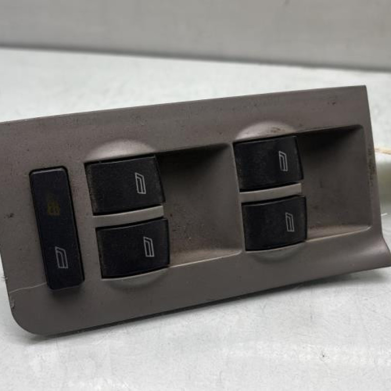 Interrupteur de leve vitre avant gauche AUDI A6 2 Photo n°1