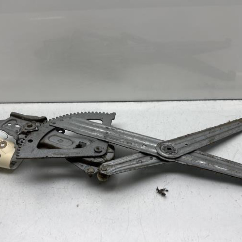 Leve vitre mecanique avant droit PEUGEOT 205 Photo n°3