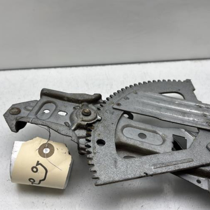 Leve vitre mecanique avant droit PEUGEOT 205 Photo n°4