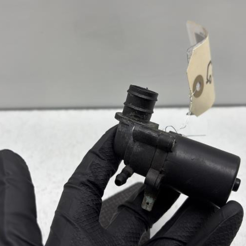 Pompe lave glace avant PEUGEOT 205 Photo n°4