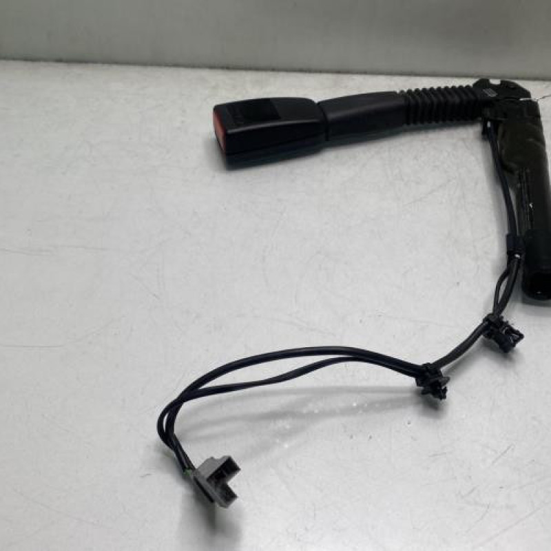 Attache ceinture avant droit BMW SERIE 1 E87 Photo n°1