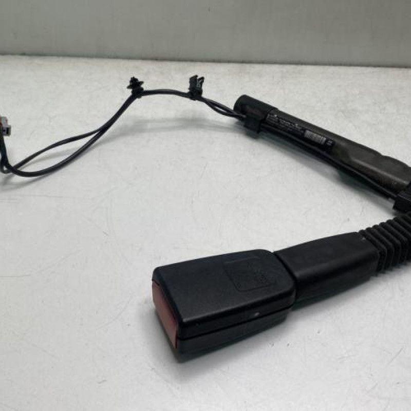 Attache ceinture avant droit BMW SERIE 1 E87 Photo n°2