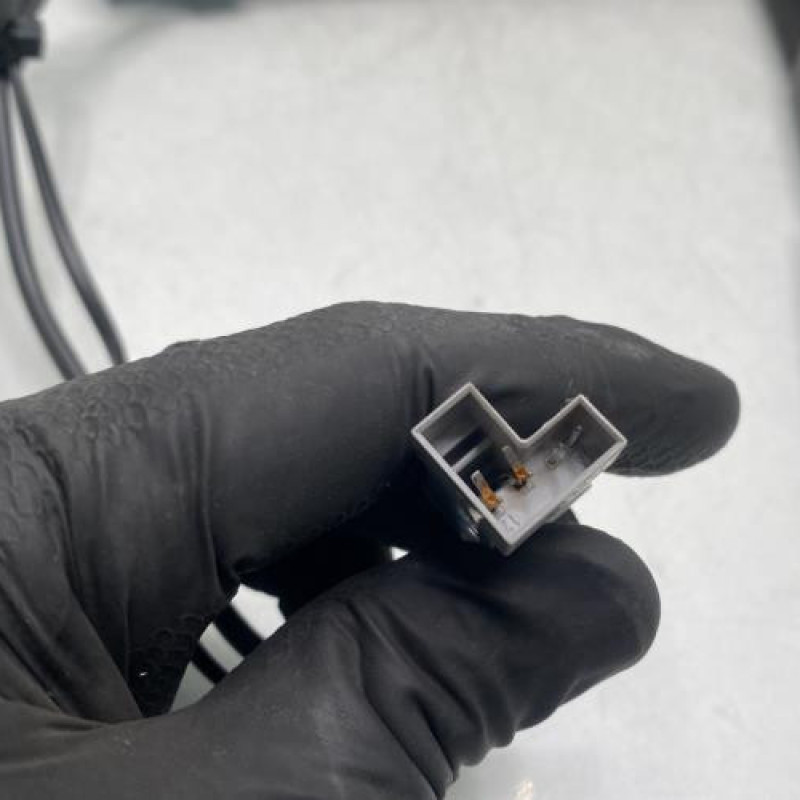 Attache ceinture avant droit BMW SERIE 1 E87 Photo n°3