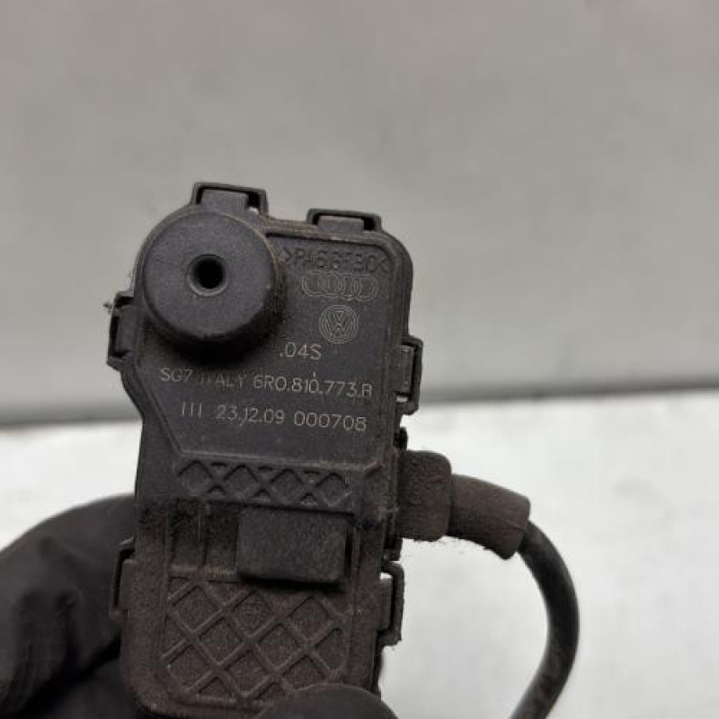 Actionneur verrou trappe d'essence VOLKSWAGEN POLO 5 Photo n°4